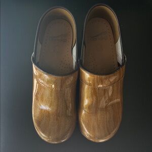 Dansko Kids Glossy Cognac Patent Clogs